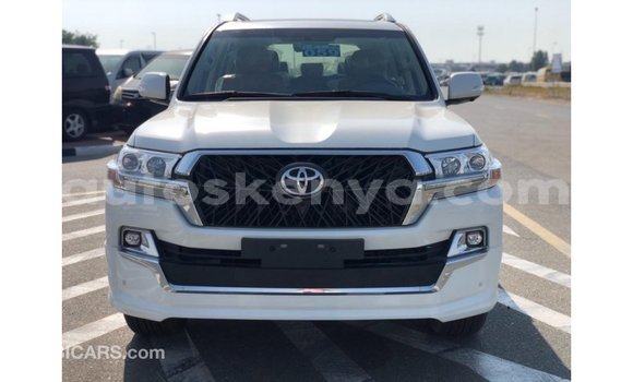Buy Import Toyota Land Cruiser White Car in Import - Dubai in Central Kenya Buy Import Toyota Land Cruiser White Car in Import - Dubai in Central Kenya