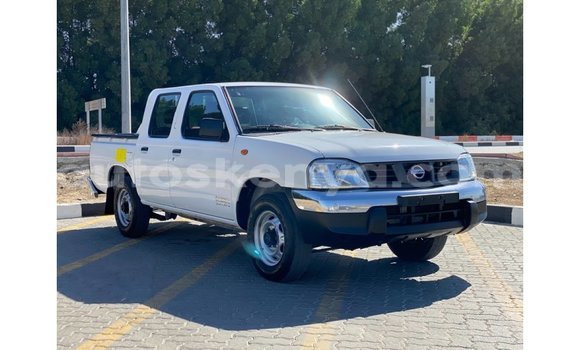 Nunua Imported Nissan Pickup Nyeupe Gari ndani ya Import - Dubai nchini Kati Kenya