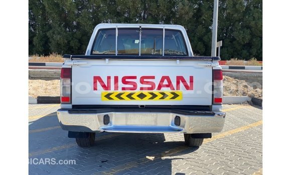 Nunua Imported Nissan Pickup Nyeupe Gari ndani ya Import - Dubai nchini Kati Kenya Nunua Imported Nissan Pickup Nyeupe Gari ndani ya Import - Dubai nchini Kati Kenya