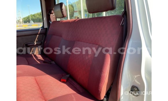 Nunua Imported Nissan Pickup Nyeupe Gari ndani ya Import - Dubai nchini Kati Kenya Nunua Imported Nissan Pickup Nyeupe Gari ndani ya Import - Dubai nchini Kati Kenya