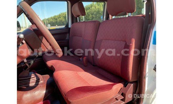 Nunua Imported Nissan Pickup Nyeupe Gari ndani ya Import - Dubai nchini Kati Kenya Nunua Imported Nissan Pickup Nyeupe Gari ndani ya Import - Dubai nchini Kati Kenya