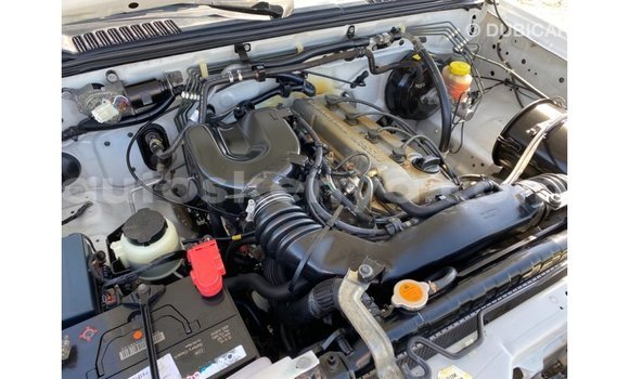 Nunua Imported Nissan Pickup Nyeupe Gari ndani ya Import - Dubai nchini Kati Kenya Nunua Imported Nissan Pickup Nyeupe Gari ndani ya Import - Dubai nchini Kati Kenya