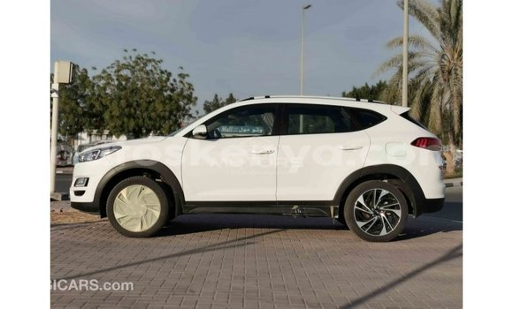 Nunua Imported Hyundai Tucson Nyeupe Gari ndani ya Import - Dubai nchini Kati Kenya Nunua Imported Hyundai Tucson Nyeupe Gari ndani ya Import - Dubai nchini Kati Kenya