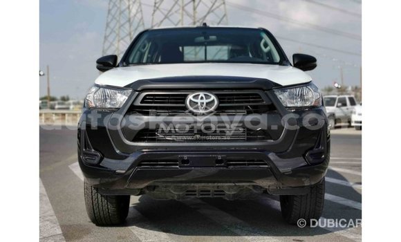 Nunua Imported Toyota Hilux Nyeusi Gari ndani ya Import - Dubai nchini Kati Kenya Nunua Imported Toyota Hilux Nyeusi Gari ndani ya Import - Dubai nchini Kati Kenya
