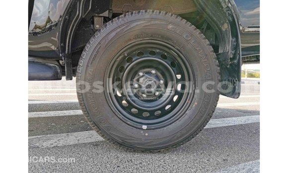 Nunua Imported Toyota Hilux Nyeusi Gari ndani ya Import - Dubai nchini Kati Kenya Nunua Imported Toyota Hilux Nyeusi Gari ndani ya Import - Dubai nchini Kati Kenya