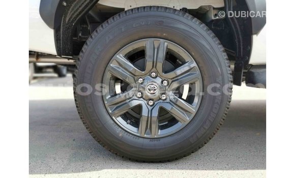 Nunua Imported Toyota Hilux Nyeupe Gari ndani ya Import - Dubai nchini Kati Kenya Nunua Imported Toyota Hilux Nyeupe Gari ndani ya Import - Dubai nchini Kati Kenya