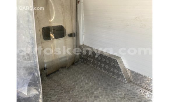 Nunua Imported Renault 18 Nyeupe Gari ndani ya Import - Dubai nchini Kati Kenya Nunua Imported Renault 18 Nyeupe Gari ndani ya Import - Dubai nchini Kati Kenya