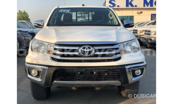 Nunua Imported Toyota Hilux Nyeupe Gari ndani ya Import - Dubai nchini Kati Kenya Nunua Imported Toyota Hilux Nyeupe Gari ndani ya Import - Dubai nchini Kati Kenya