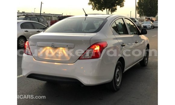 Nunua Imported Nissan Sunny Nyeupe Gari ndani ya Import - Dubai nchini Kati Kenya Nunua Imported Nissan Sunny Nyeupe Gari ndani ya Import - Dubai nchini Kati Kenya