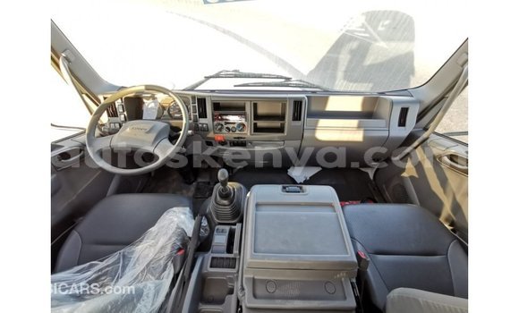 Imported Isuzu Bighorn White Netiree iti Import - Dubai keessatti Central Kenya keessatti Imported Isuzu Bighorn White Netiree iti Import - Dubai keessatti Central Kenya keessatti