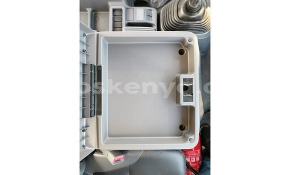 Imported Isuzu Bighorn White Netiree iti Import - Dubai keessatti Central Kenya keessatti Imported Isuzu Bighorn White Netiree iti Import - Dubai keessatti Central Kenya keessatti