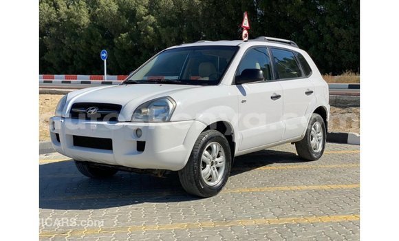 Nunua Imported Hyundai Tucson Nyeupe Gari ndani ya Import - Dubai nchini Kati Kenya Nunua Imported Hyundai Tucson Nyeupe Gari ndani ya Import - Dubai nchini Kati Kenya