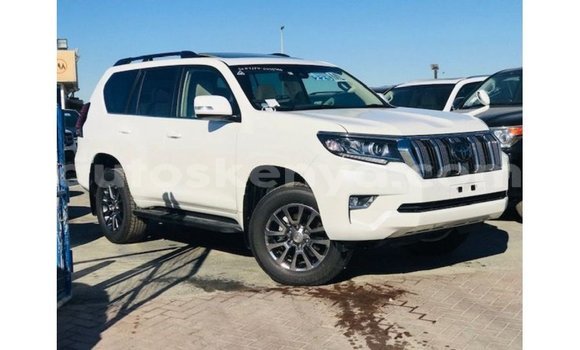 Nunua Imported Toyota Prado Nyeupe Gari ndani ya Import - Dubai nchini Kati Kenya