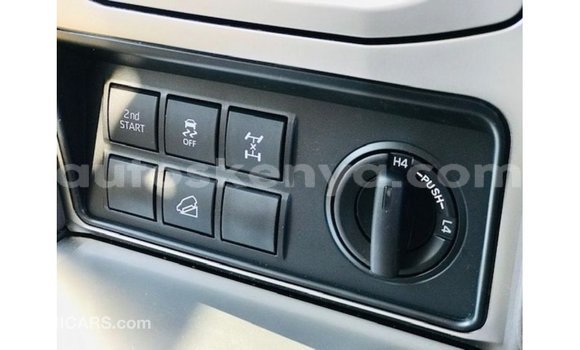 Nunua Imported Toyota Prado Nyeupe Gari ndani ya Import - Dubai nchini Kati Kenya Nunua Imported Toyota Prado Nyeupe Gari ndani ya Import - Dubai nchini Kati Kenya