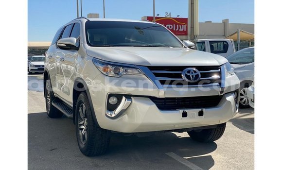 Nunua Imported Toyota Fortuner Nyeupe Gari ndani ya Import - Dubai nchini Kati Kenya Nunua Imported Toyota Fortuner Nyeupe Gari ndani ya Import - Dubai nchini Kati Kenya