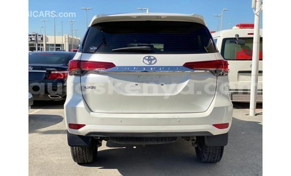Nunua Imported Toyota Fortuner Nyeupe Gari ndani ya Import - Dubai nchini Kati Kenya Nunua Imported Toyota Fortuner Nyeupe Gari ndani ya Import - Dubai nchini Kati Kenya