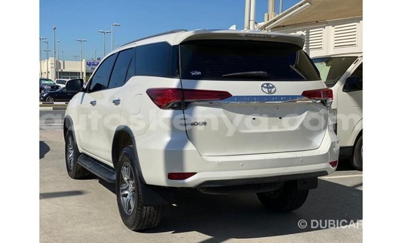 Nunua Imported Toyota Fortuner Nyeupe Gari ndani ya Import - Dubai nchini Kati Kenya Nunua Imported Toyota Fortuner Nyeupe Gari ndani ya Import - Dubai nchini Kati Kenya