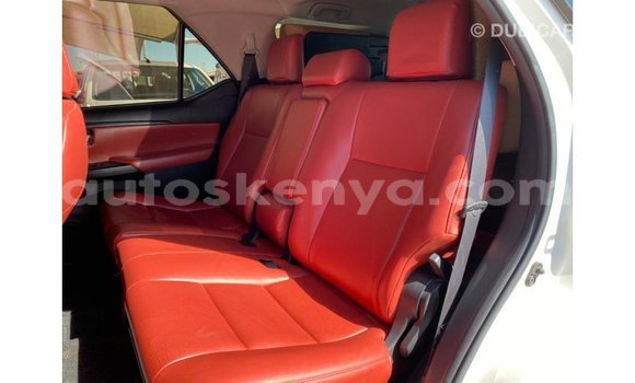 Nunua Imported Toyota Fortuner Nyeupe Gari ndani ya Import - Dubai nchini Kati Kenya Nunua Imported Toyota Fortuner Nyeupe Gari ndani ya Import - Dubai nchini Kati Kenya