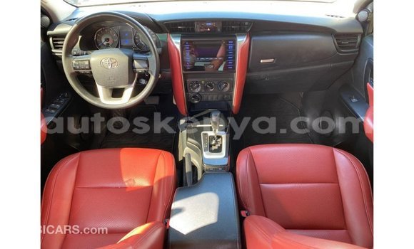 Nunua Imported Toyota Fortuner Nyeupe Gari ndani ya Import - Dubai nchini Kati Kenya Nunua Imported Toyota Fortuner Nyeupe Gari ndani ya Import - Dubai nchini Kati Kenya