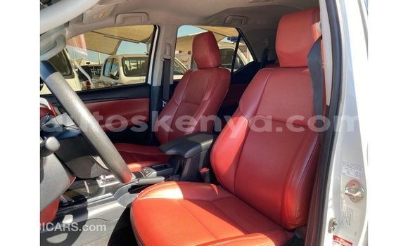 Nunua Imported Toyota Fortuner Nyeupe Gari ndani ya Import - Dubai nchini Kati Kenya Nunua Imported Toyota Fortuner Nyeupe Gari ndani ya Import - Dubai nchini Kati Kenya