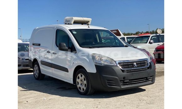 Imported Peugeot Partner White Makiinaa iti Import - Dubai keessatti Central Kenya keessatti