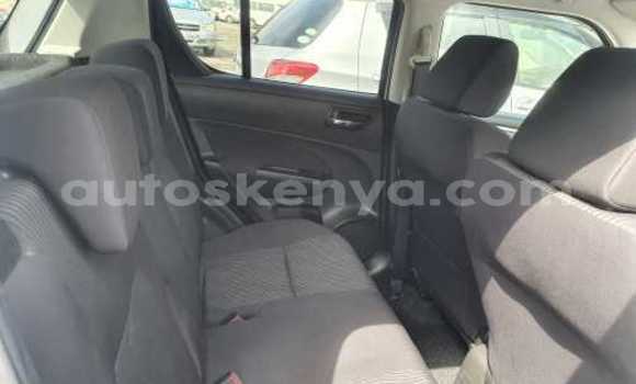 Oofamaa Suzuki Swift White Makiinaa iti Mombasa keessatti Coastal Kenya keessatti