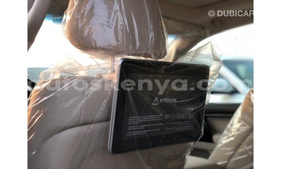Nunua Imported Toyota Land Cruiser Nyeusi Gari ndani ya Import - Dubai nchini Kati Kenya Nunua Imported Toyota Land Cruiser Nyeusi Gari ndani ya Import - Dubai nchini Kati Kenya