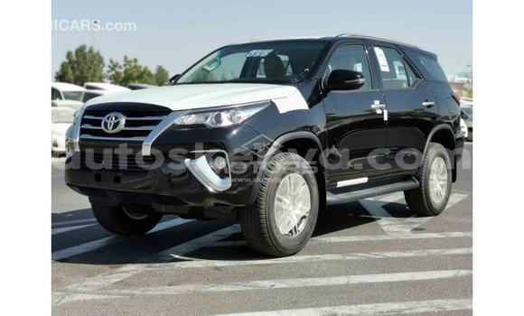 Nunua Imported Toyota Fortuner Nyeusi Gari ndani ya Import - Dubai nchini Kati Kenya Nunua Imported Toyota Fortuner Nyeusi Gari ndani ya Import - Dubai nchini Kati Kenya
