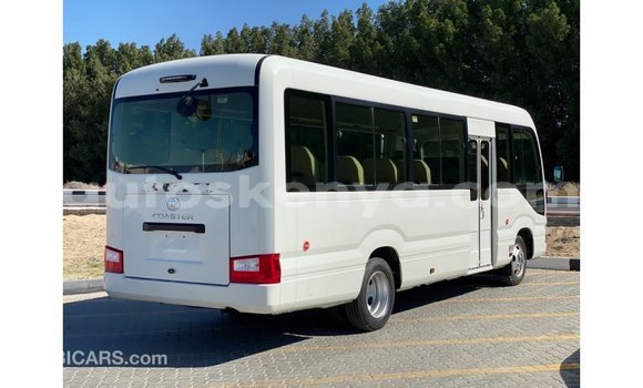 Nunua Imported Toyota Coaster Nyeupe Gari ndani ya Import - Dubai nchini Kati Kenya Nunua Imported Toyota Coaster Nyeupe Gari ndani ya Import - Dubai nchini Kati Kenya