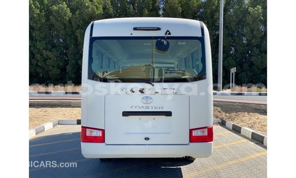 Nunua Imported Toyota Coaster Nyeupe Gari ndani ya Import - Dubai nchini Kati Kenya Nunua Imported Toyota Coaster Nyeupe Gari ndani ya Import - Dubai nchini Kati Kenya