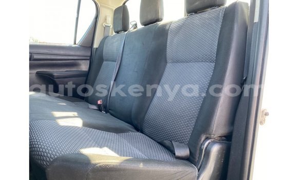 Nunua Imported Toyota Hilux Nyeupe Gari ndani ya Import - Dubai nchini Kati Kenya Nunua Imported Toyota Hilux Nyeupe Gari ndani ya Import - Dubai nchini Kati Kenya