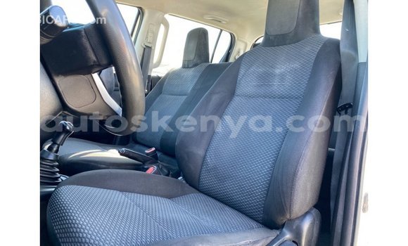 Nunua Imported Toyota Hilux Nyeupe Gari ndani ya Import - Dubai nchini Kati Kenya Nunua Imported Toyota Hilux Nyeupe Gari ndani ya Import - Dubai nchini Kati Kenya