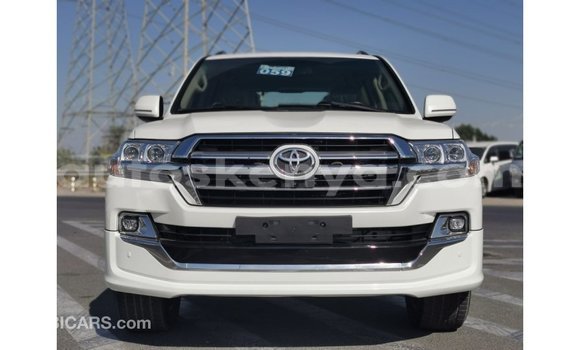 Nunua Imported Toyota Land Cruiser Nyeupe Gari ndani ya Import - Dubai nchini Kati Kenya Nunua Imported Toyota Land Cruiser Nyeupe Gari ndani ya Import - Dubai nchini Kati Kenya