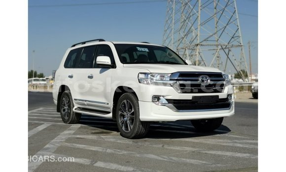 Nunua Imported Toyota Land Cruiser Nyeupe Gari ndani ya Import - Dubai nchini Kati Kenya Nunua Imported Toyota Land Cruiser Nyeupe Gari ndani ya Import - Dubai nchini Kati Kenya