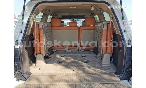 Nunua Imported Toyota Land Cruiser Nyeupe Gari ndani ya Import - Dubai nchini Kati Kenya Nunua Imported Toyota Land Cruiser Nyeupe Gari ndani ya Import - Dubai nchini Kati Kenya