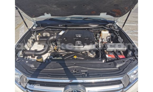 Nunua Imported Toyota Land Cruiser Nyeupe Gari ndani ya Import - Dubai nchini Kati Kenya Nunua Imported Toyota Land Cruiser Nyeupe Gari ndani ya Import - Dubai nchini Kati Kenya