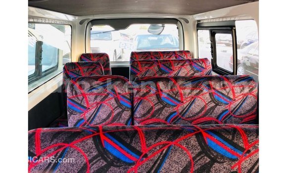 Nunua Imported Toyota Hiace Nyeupe Gari ndani ya Import - Dubai nchini Kati Kenya Nunua Imported Toyota Hiace Nyeupe Gari ndani ya Import - Dubai nchini Kati Kenya
