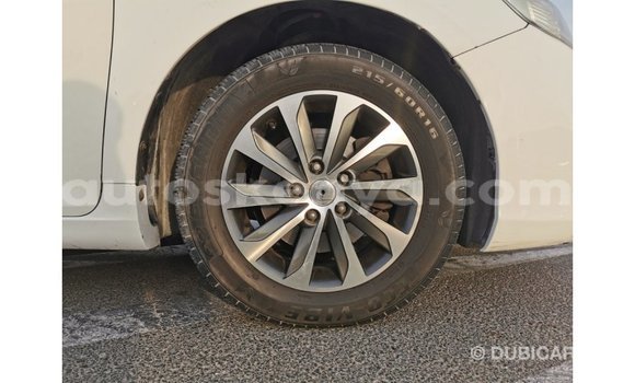 Imported Toyota Camry White Makiinaa iti Import - Dubai keessatti Central Kenya keessatti Imported Toyota Camry White Makiinaa iti Import - Dubai keessatti Central Kenya keessatti