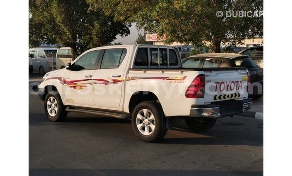 Imported Toyota Hilux White Makiinaa iti Import - Dubai keessatti Central Kenya keessatti Imported Toyota Hilux White Makiinaa iti Import - Dubai keessatti Central Kenya keessatti