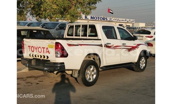 Imported Toyota Hilux White Makiinaa iti Import - Dubai keessatti Central Kenya keessatti Imported Toyota Hilux White Makiinaa iti Import - Dubai keessatti Central Kenya keessatti