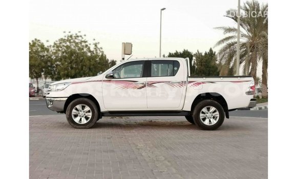 Nunua Imported Toyota Hilux Nyeupe Gari ndani ya Import - Dubai nchini Kati Kenya Nunua Imported Toyota Hilux Nyeupe Gari ndani ya Import - Dubai nchini Kati Kenya
