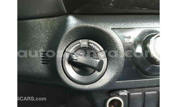 Nunua Imported Toyota Hilux Nyeupe Gari ndani ya Import - Dubai nchini Kati Kenya Nunua Imported Toyota Hilux Nyeupe Gari ndani ya Import - Dubai nchini Kati Kenya