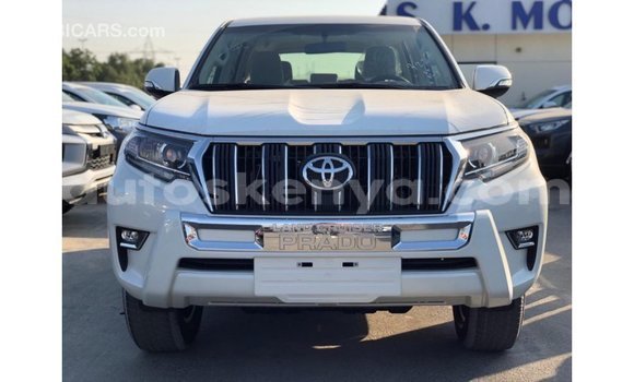 Imported Toyota Prado White Makiinaa iti Import - Dubai keessatti Central Kenya keessatti Imported Toyota Prado White Makiinaa iti Import - Dubai keessatti Central Kenya keessatti