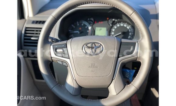 Imported Toyota Prado White Makiinaa iti Import - Dubai keessatti Central Kenya keessatti Imported Toyota Prado White Makiinaa iti Import - Dubai keessatti Central Kenya keessatti