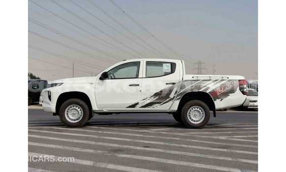 Imported Mitsubishi L200 White Makiinaa iti Import - Dubai keessatti Central Kenya keessatti Imported Mitsubishi L200 White Makiinaa iti Import - Dubai keessatti Central Kenya keessatti