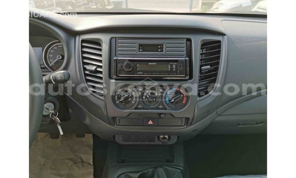 Imported Mitsubishi L200 White Makiinaa iti Import - Dubai keessatti Central Kenya keessatti Imported Mitsubishi L200 White Makiinaa iti Import - Dubai keessatti Central Kenya keessatti