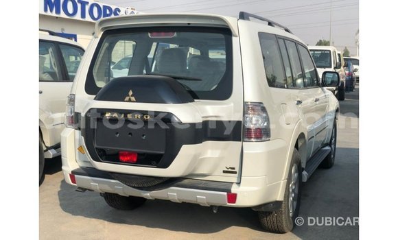 Nunua Imported Mitsubishi Pajero Nyeupe Gari ndani ya Import - Dubai nchini Kati Kenya Nunua Imported Mitsubishi Pajero Nyeupe Gari ndani ya Import - Dubai nchini Kati Kenya
