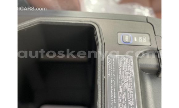 Nunua Imported Toyota Land Cruiser Nyeupe Gari ndani ya Import - Dubai nchini Kati Kenya Nunua Imported Toyota Land Cruiser Nyeupe Gari ndani ya Import - Dubai nchini Kati Kenya