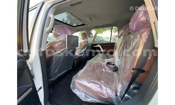 Nunua Imported Toyota Land Cruiser Nyeupe Gari ndani ya Import - Dubai nchini Kati Kenya Nunua Imported Toyota Land Cruiser Nyeupe Gari ndani ya Import - Dubai nchini Kati Kenya