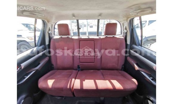 Nunua Imported Toyota Hilux Nyeupe Gari ndani ya Import - Dubai nchini Kati Kenya Nunua Imported Toyota Hilux Nyeupe Gari ndani ya Import - Dubai nchini Kati Kenya